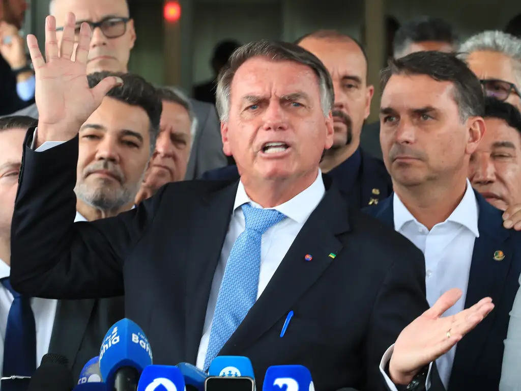 PGR pede arquivamento de investigação sobre suposta fraude em cartão de vacina de Bolsonaro