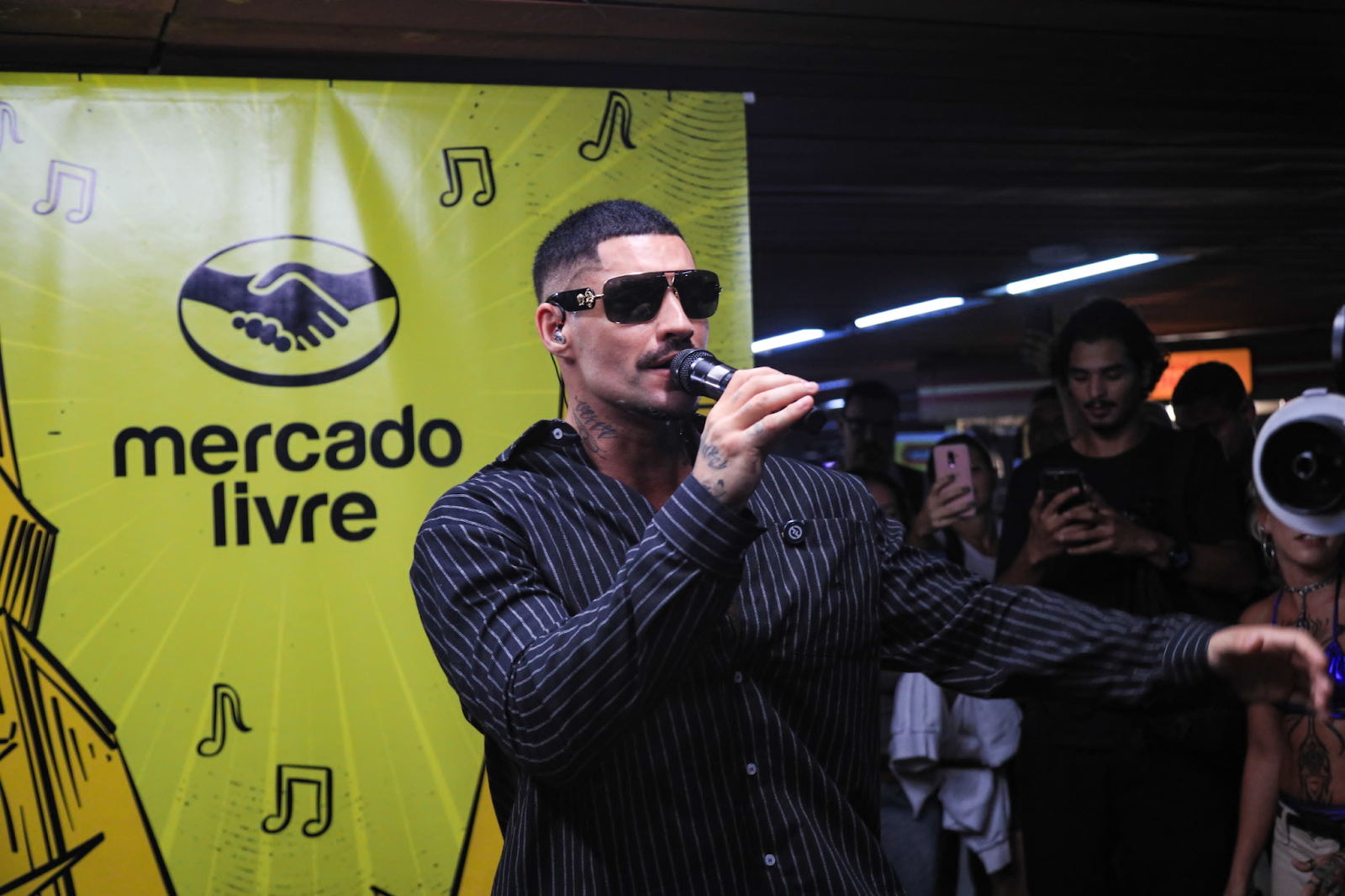 Mercado Livre entrega show surpresa de Filipe Ret no metrô do Rio de Janeiro