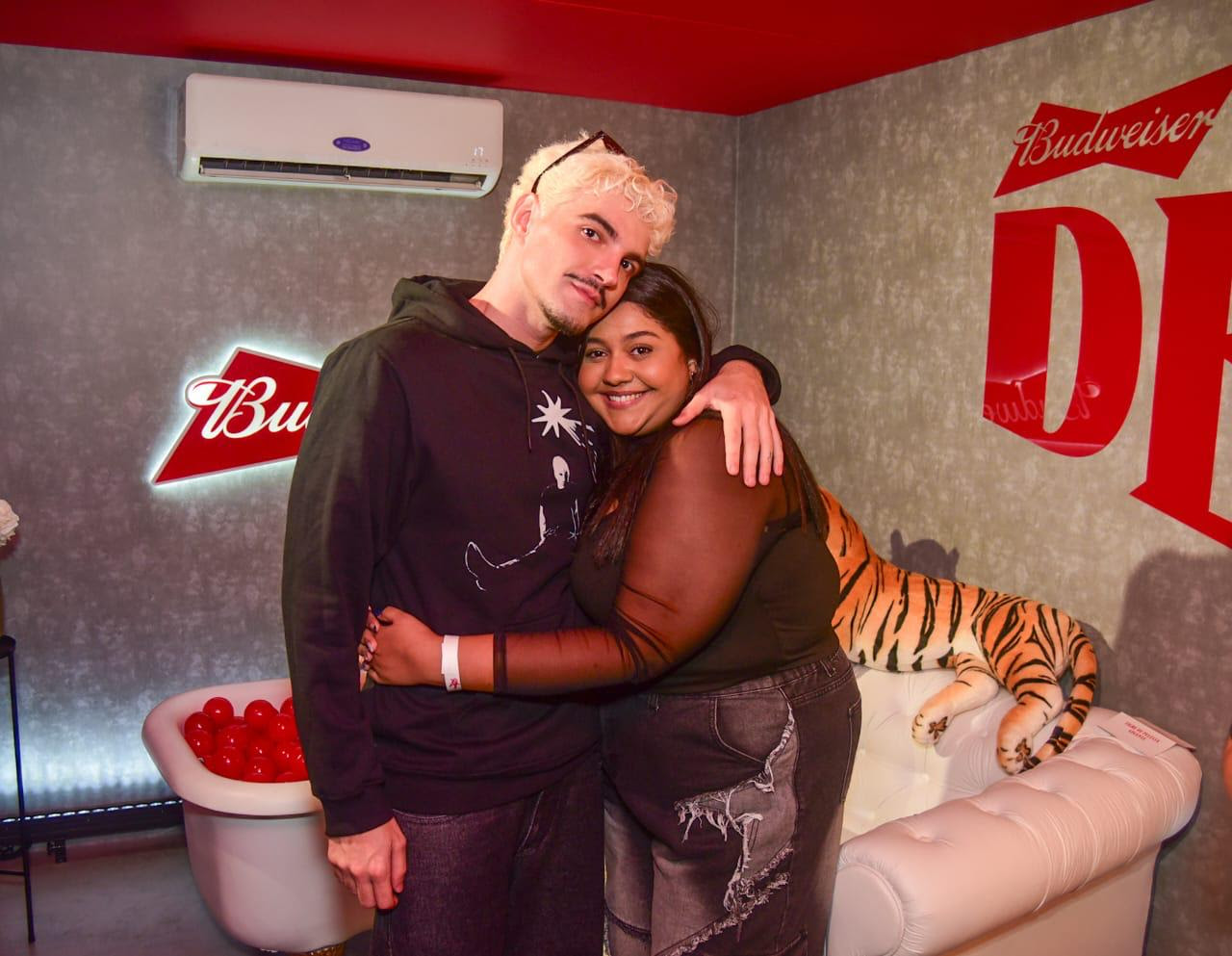 Lollapalooza Brasil 2025: Jão faz encontro com fãs no espaço de Budweiser antes de grande show no festival