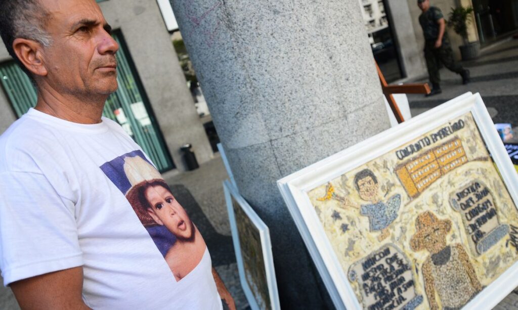 Pai realiza vigília pelos 29 anos do assassinato do filho no Rio