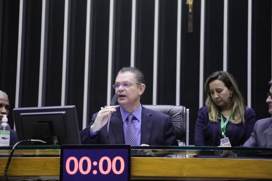 PL pede urgência para votar anistia aos atos de 8 de janeiro