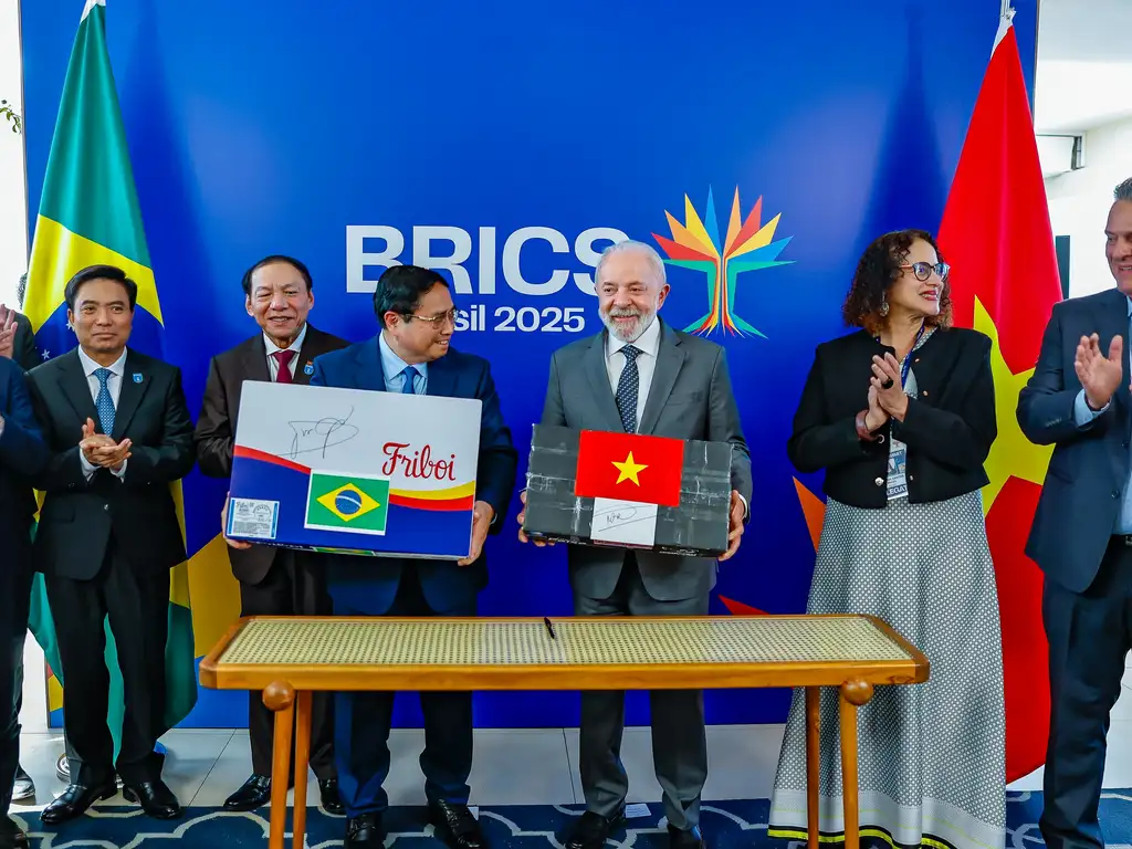 Lula no Fórum Empresarial do BRICS: “Cabe aos governos abrir portas e aos empresários fazer negócios”