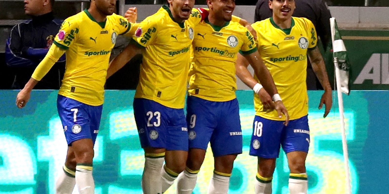 Brasileirão: palmeiras aplica manita no bragantino e segue líder isolado