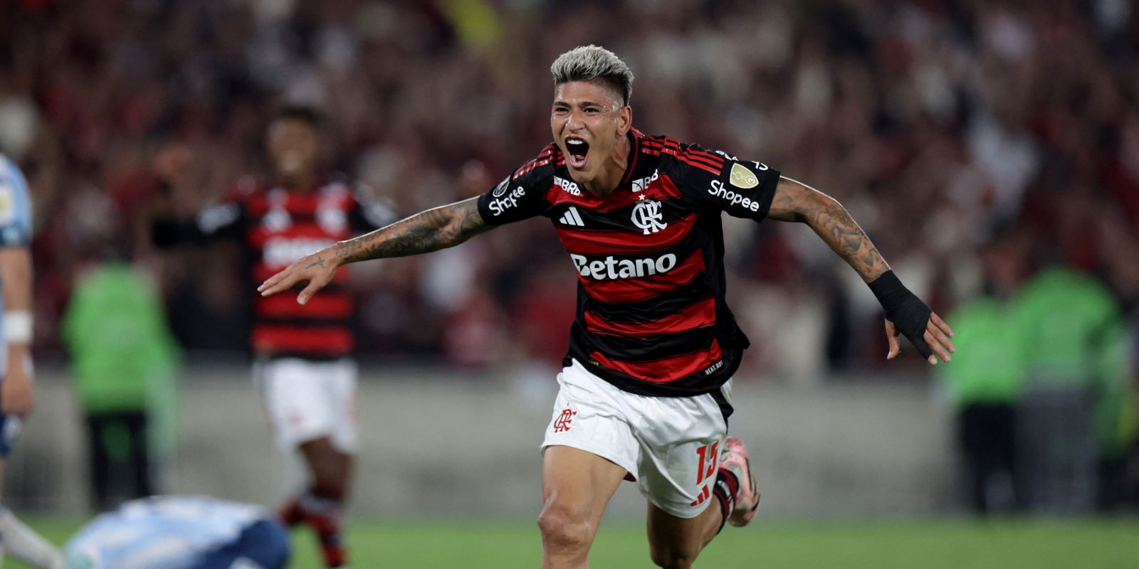 Carrascal garante vitória do flamengo sobre racing na libertadores