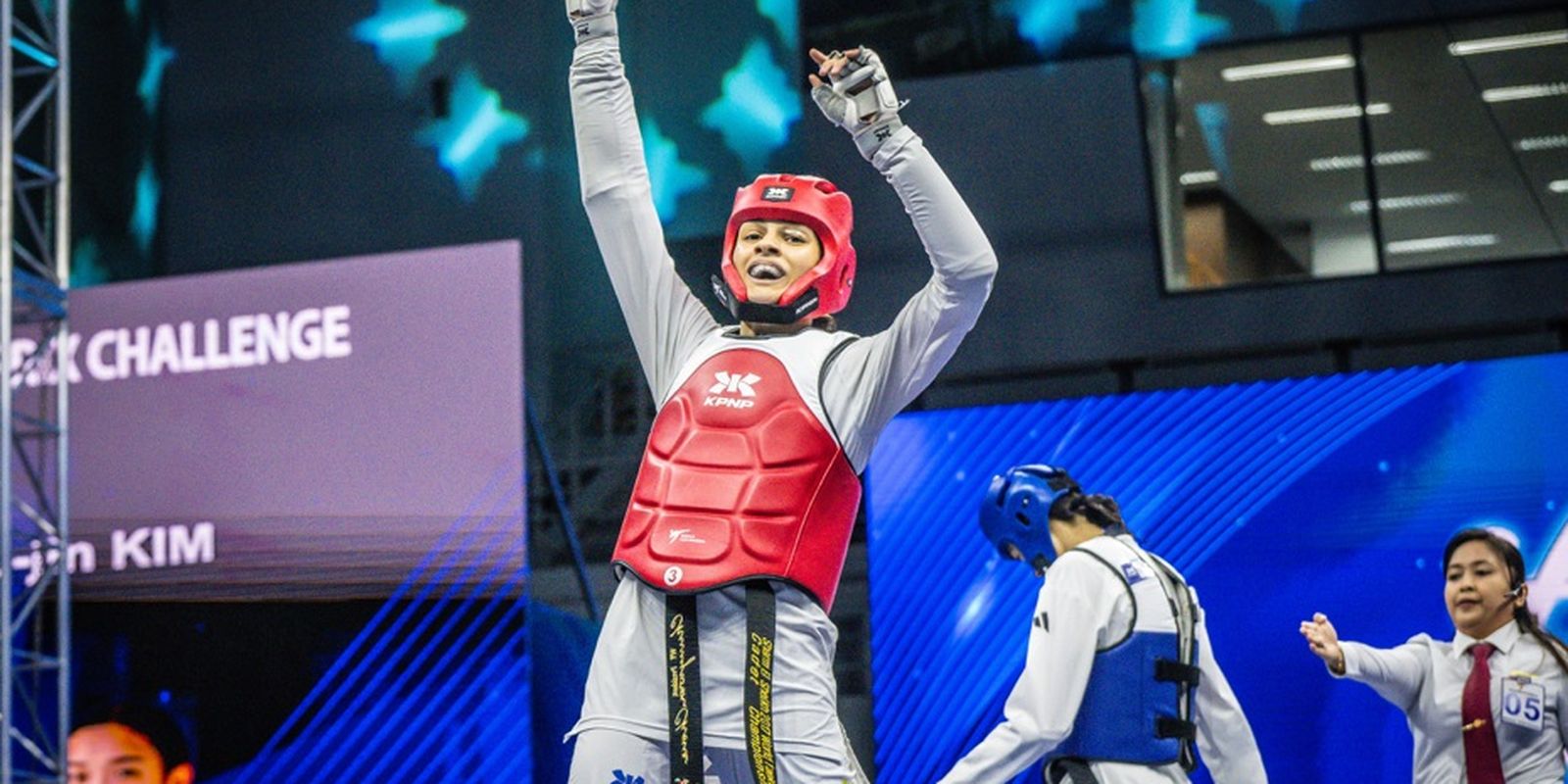 Maria clara pacheco conquista ouro no mundial de taekwondo na china