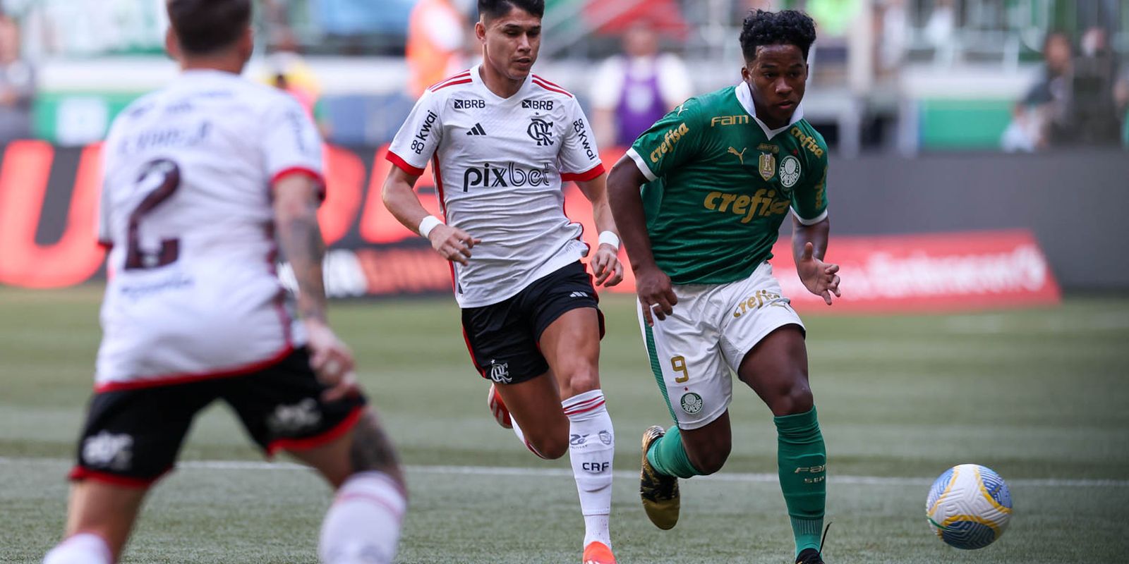 Rádio nacional transmite duelo flamengo x palmeiras ao vivo