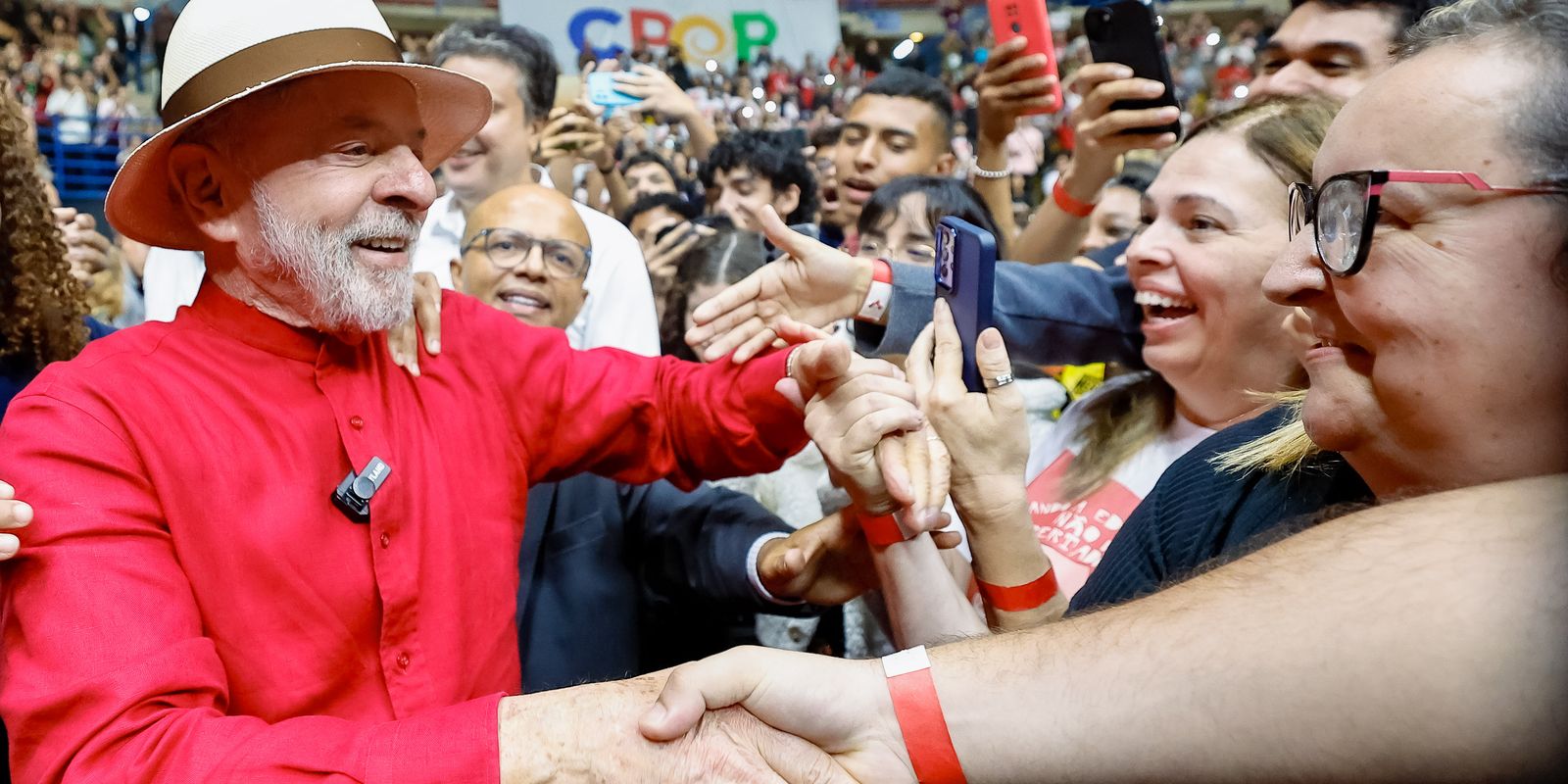 Lula clama por união latino-americana contra interferências externas