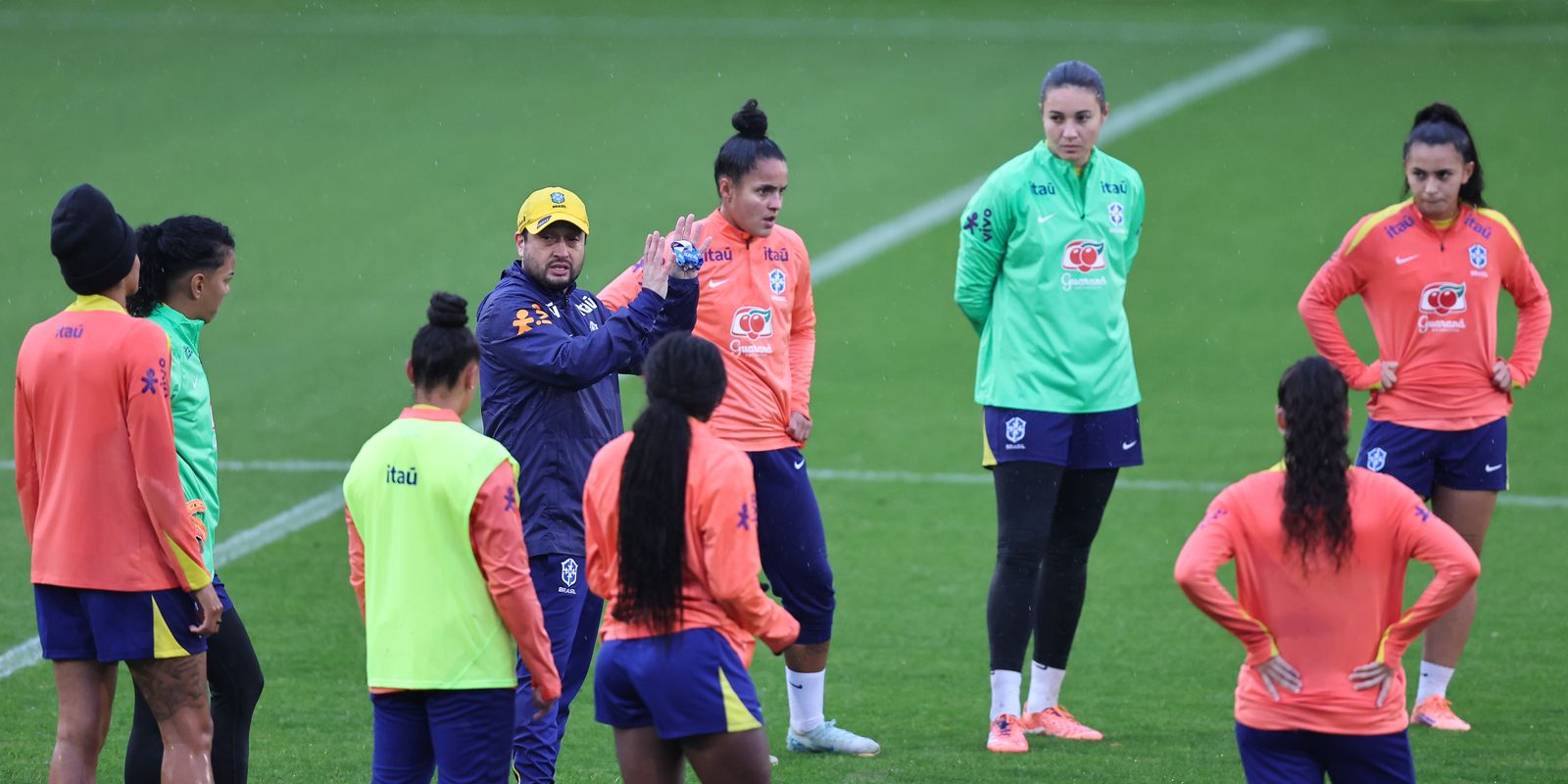 Seleção feminina inicia preparação para amistosos europeus