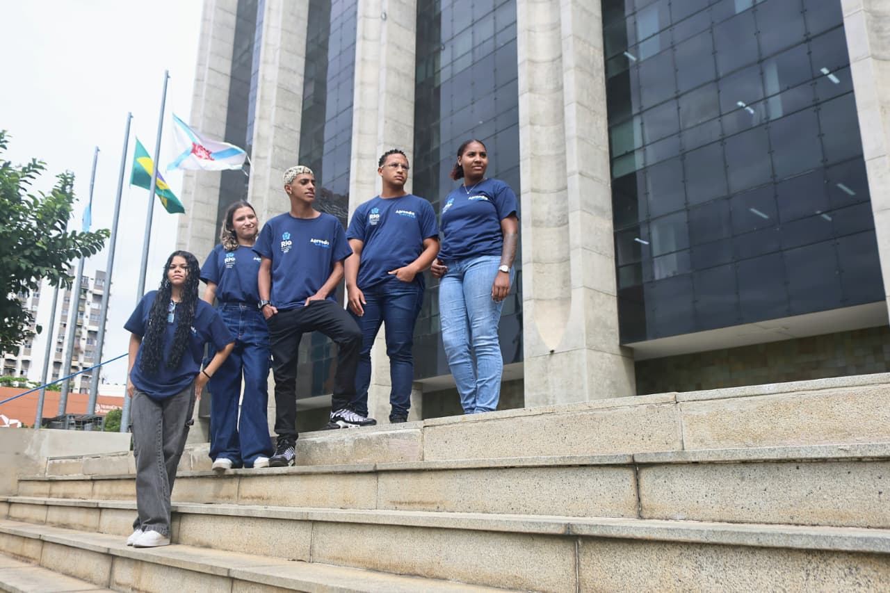 Oitenta jovens iniciam jornada profissional na administração pública carioca