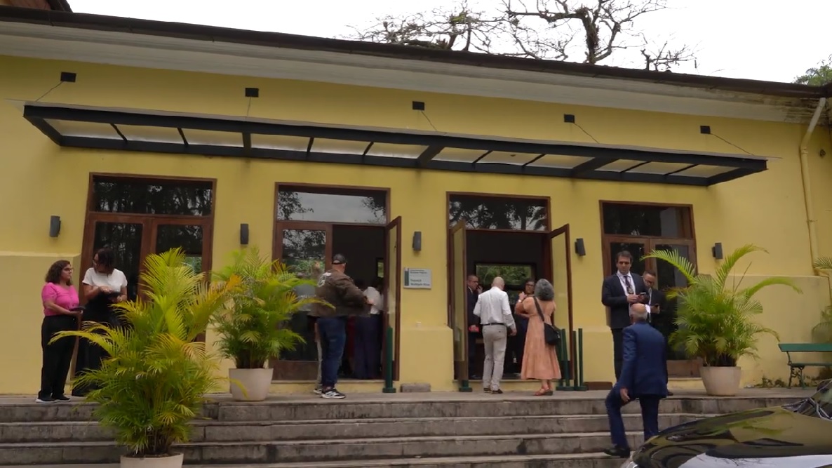 Acordo histórico firmado entre prefeitura e comunidade do horto florestal