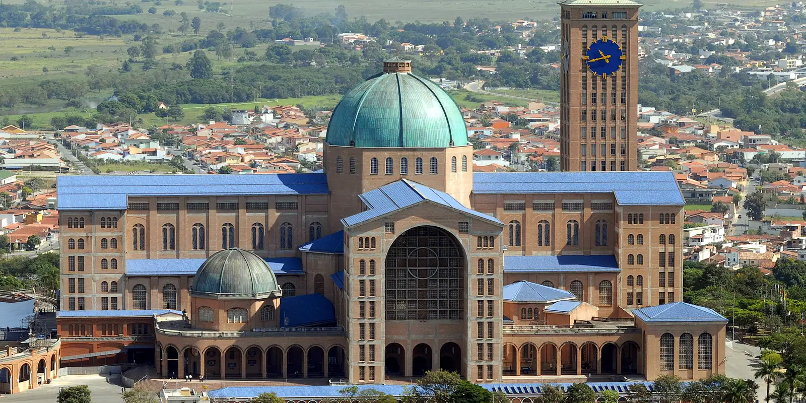 Festa da padroeira atrai multidão recorde a aparecida