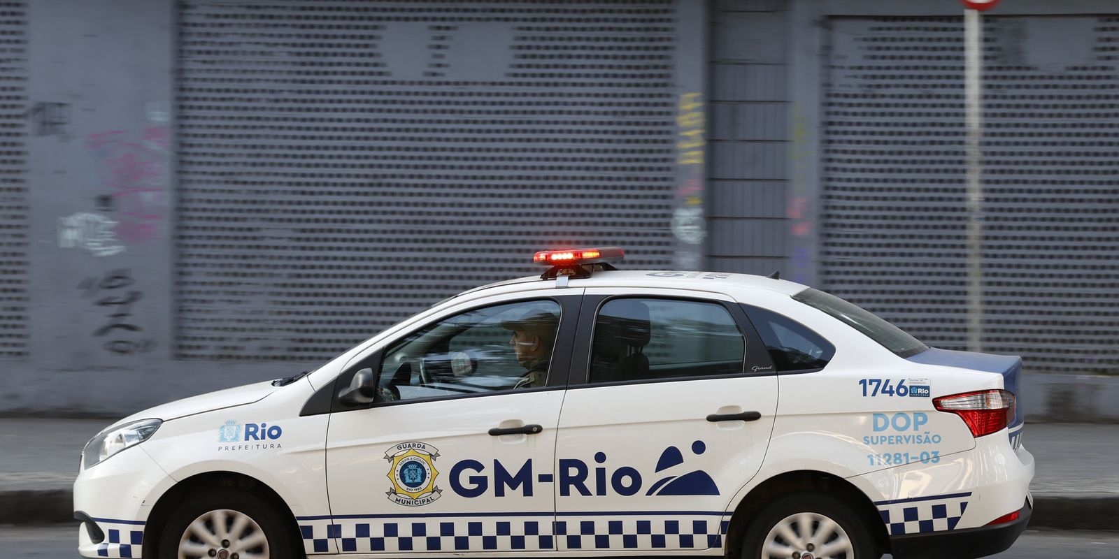 Elite da guarda municipal do rio treina para atuar armada