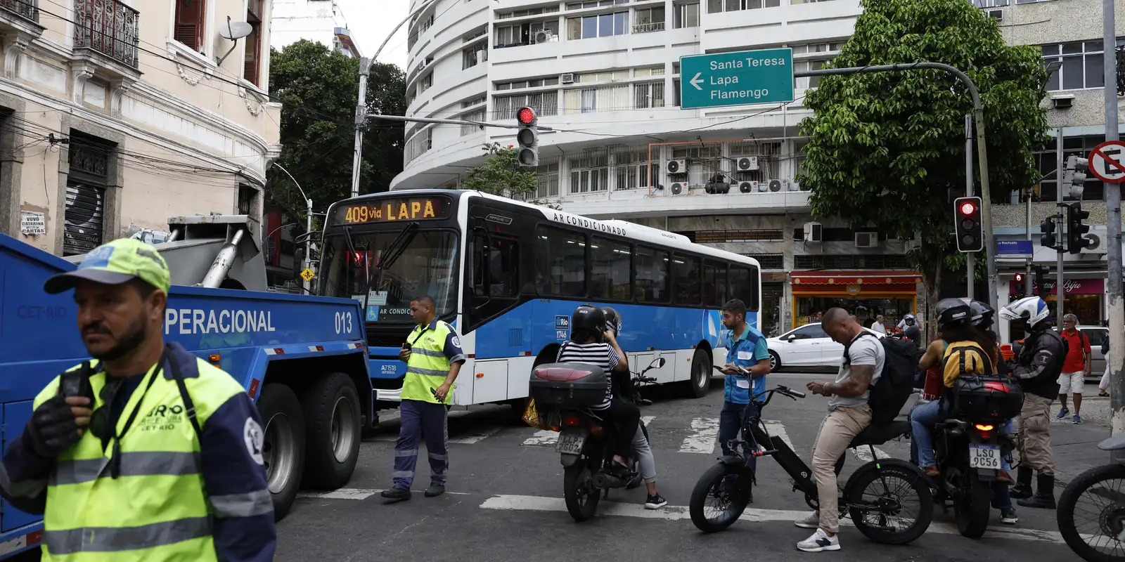 Rio retorna à normalidade após dia de violência e caos nas ruas