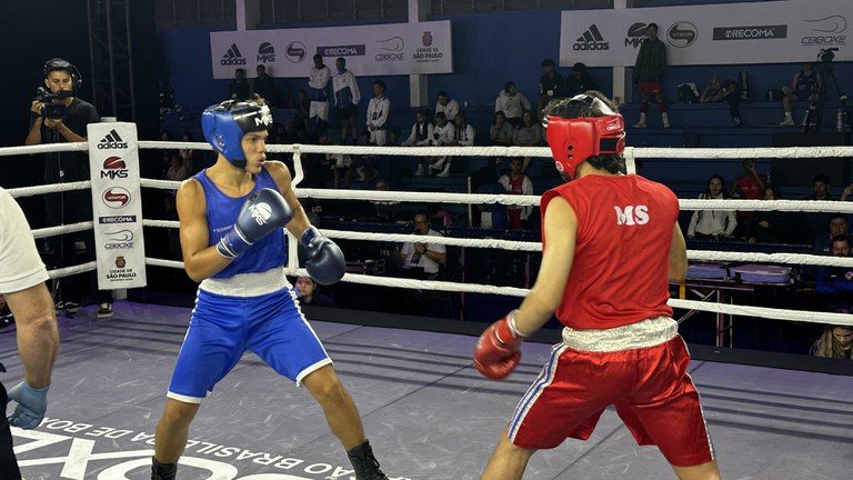 Programa impulsiona futuro do boxe com foco em jovens talentos