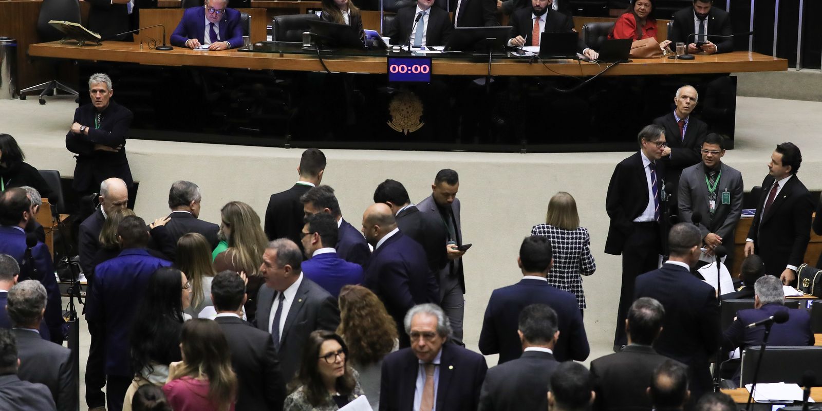 Câmara endurece lei contra domínio de cidades e aumenta penas