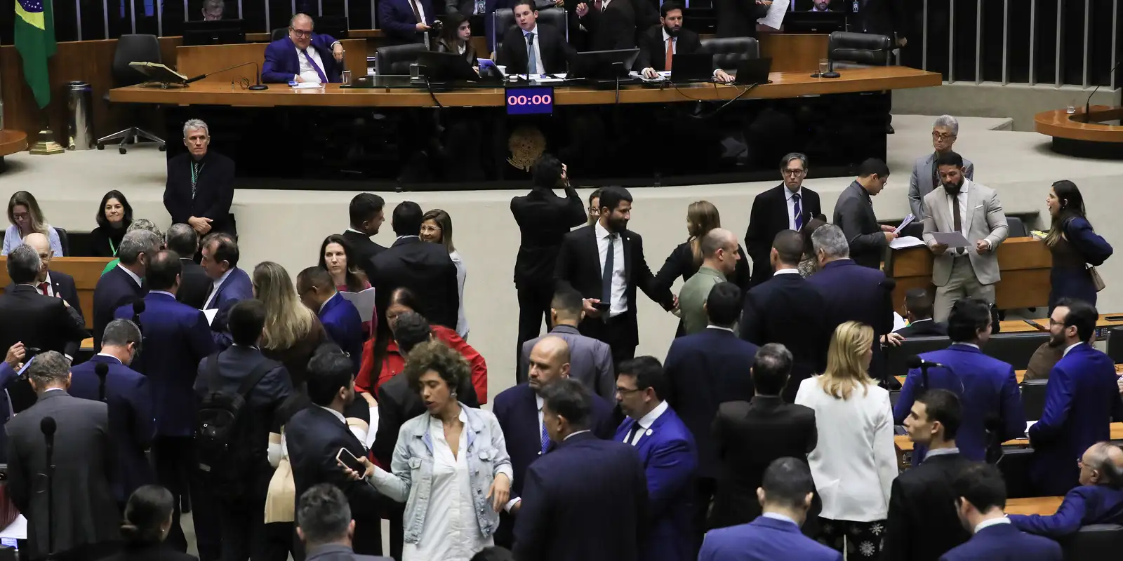 Câmara endurece penas para crimes ligados a facções criminosas