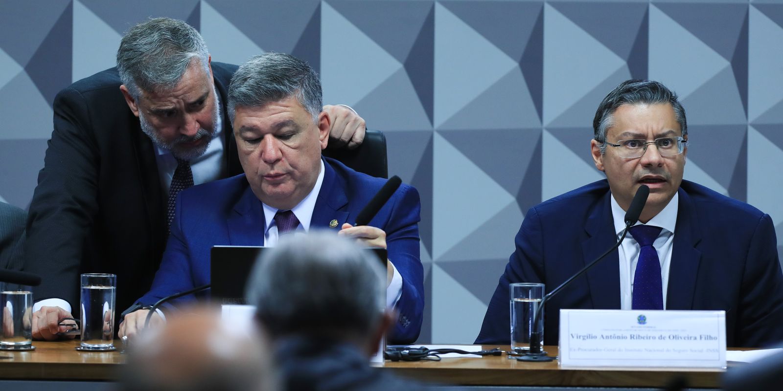 Ex-procurador do inss mantém silêncio em cpmi sobre desvios bilionários