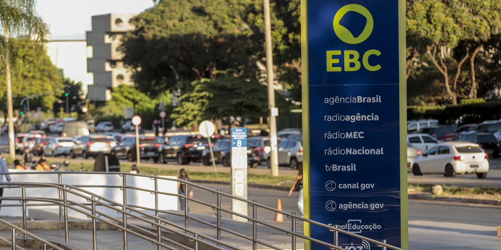 Agência brasil e jornalistas da ebc recebem prêmio de economia