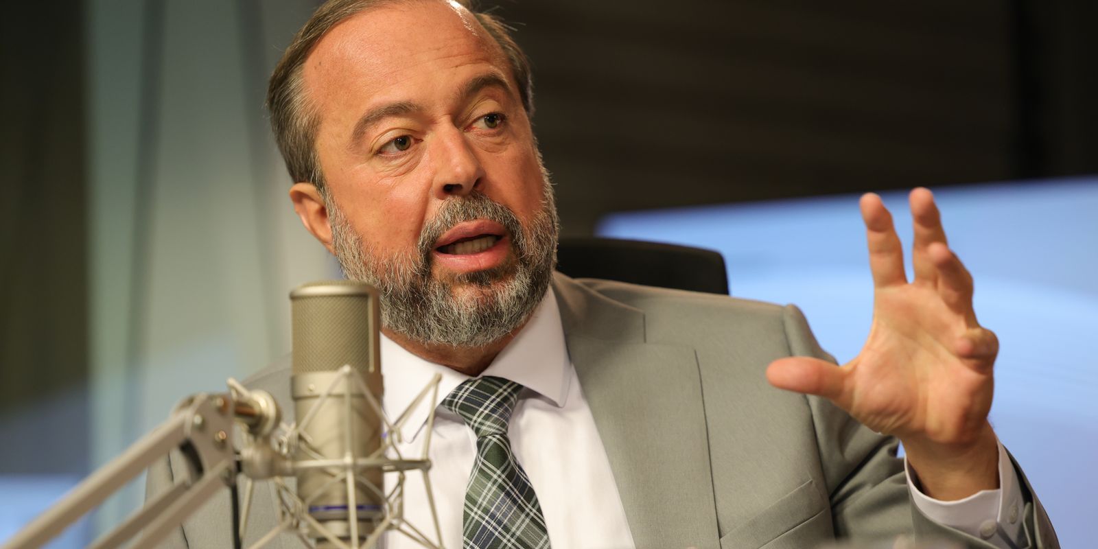 Brasil afasta risco de apagão, garante ministro de minas e energia