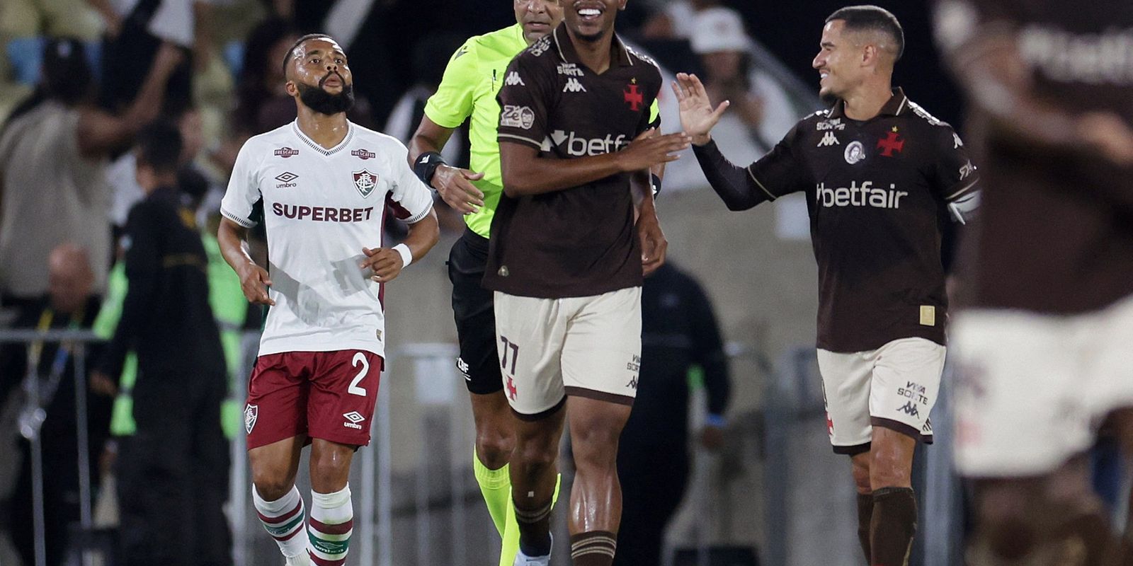 Rayan brilha, vasco vence clássico contra o fluminense no maracanã