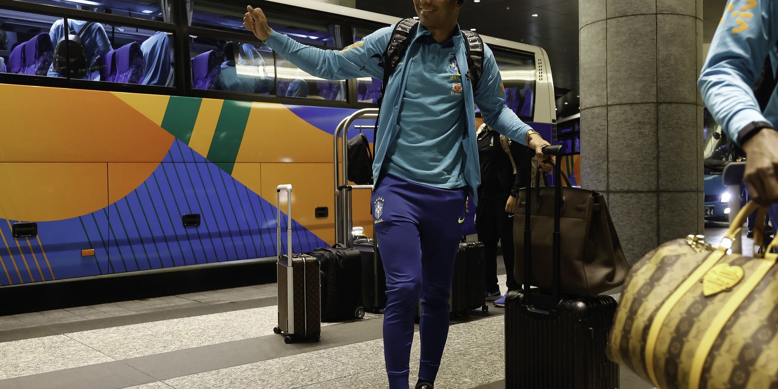 Brasil chega a tóquio para último amistoso asiático antes da copa