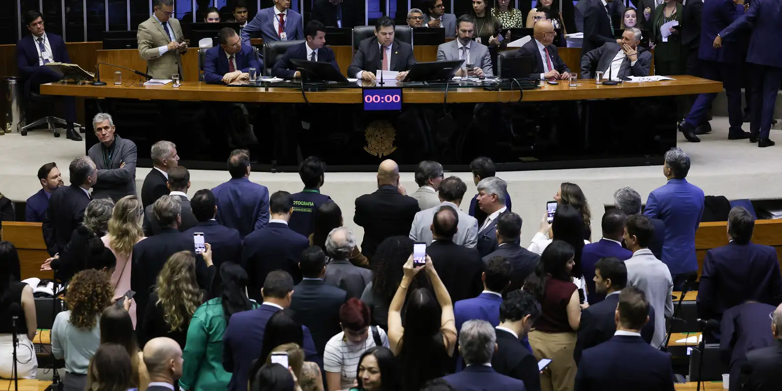 Congresso derruba vetos e flexibiliza licenciamento ambiental no país