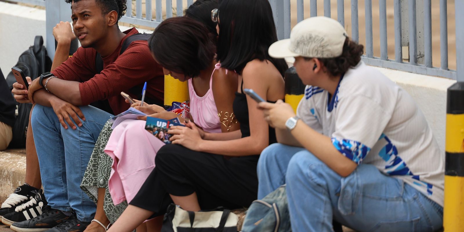 Mulheres jovens no brasil demonstram visão mais progressista que homens, aponta estudo