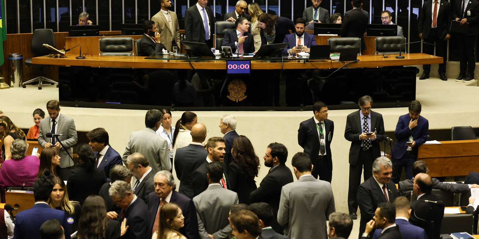 Câmara aprova ampliação gradual da licença-paternidade até 20 dias