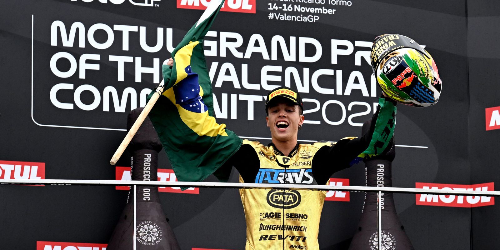 Diogo moreira faz história e conquista o mundial de moto2