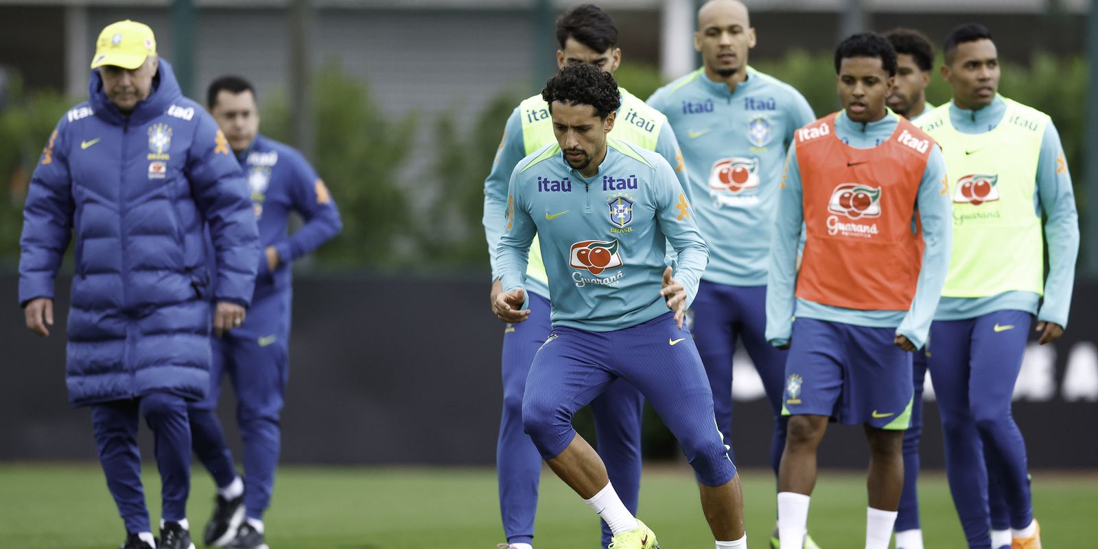 Com equipe completa, ancelotti prepara seleção em londres