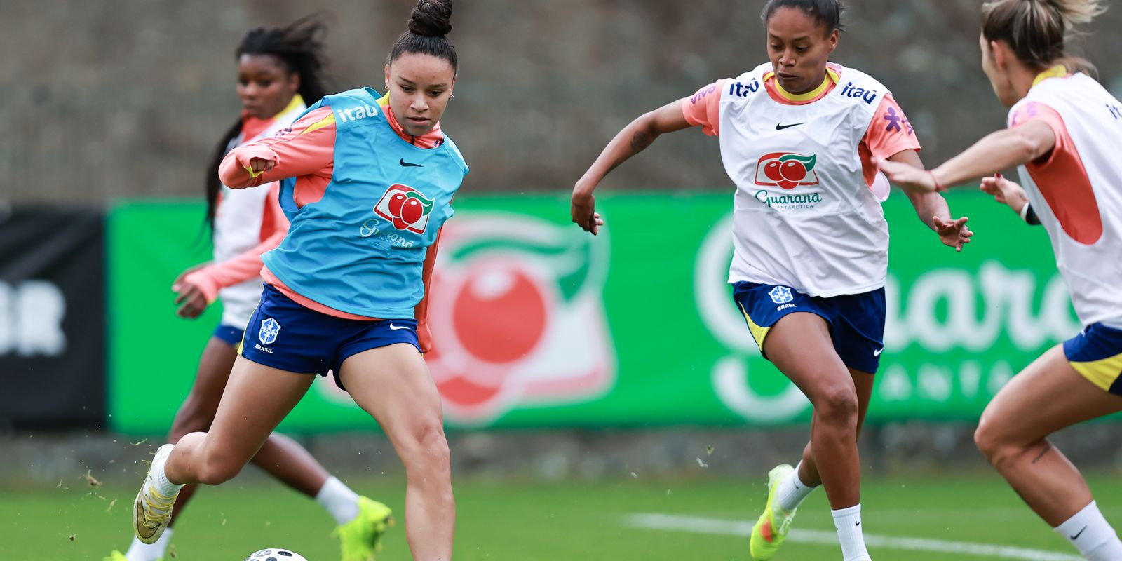 Seleção feminina inicia treinos visando amistosos europeus