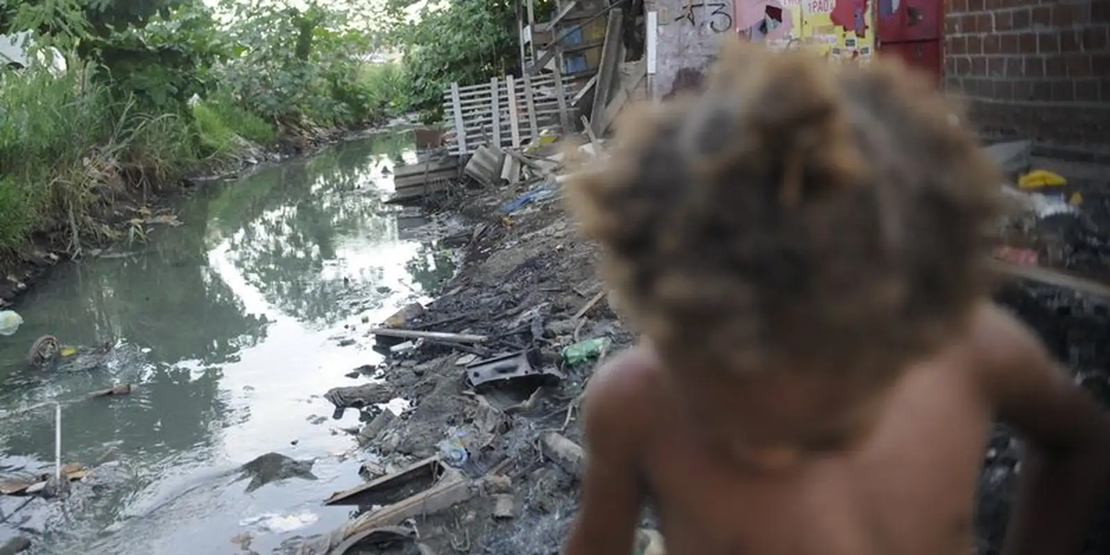 Mais de 400 milhões de crianças sofrem com privações severas, aponta unicef