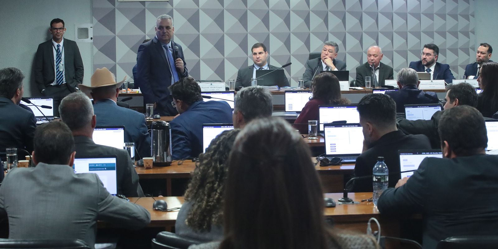 Presidente de associação de pesca nega irregularidades em cpmi do inss