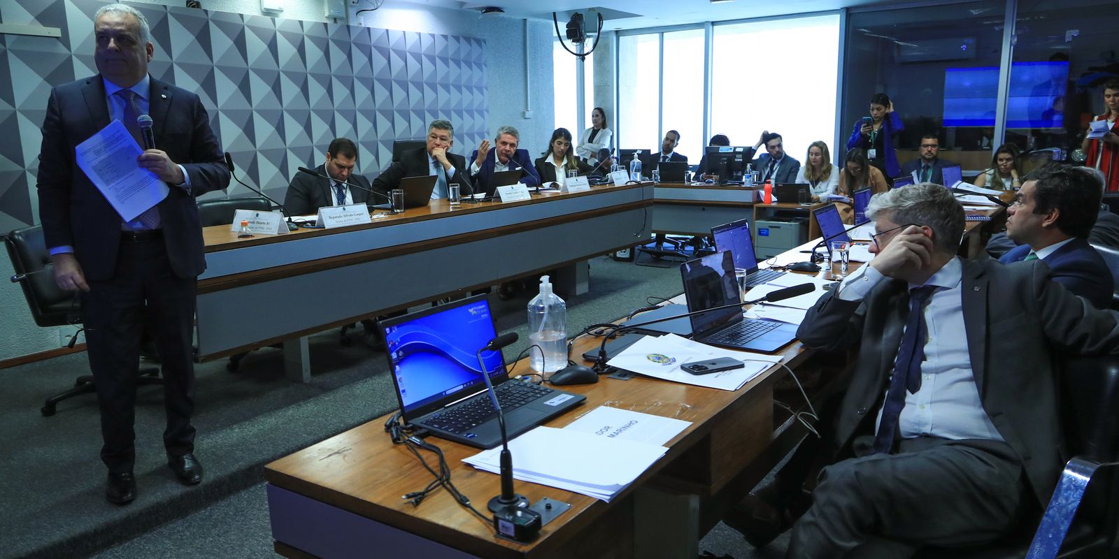 Cpmi do inss adia votação sobre convocação de advogado-geral