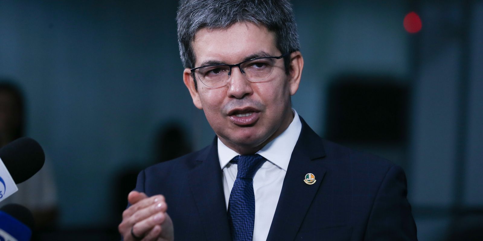 Rotular facções como terroristas não é solução, alerta senador