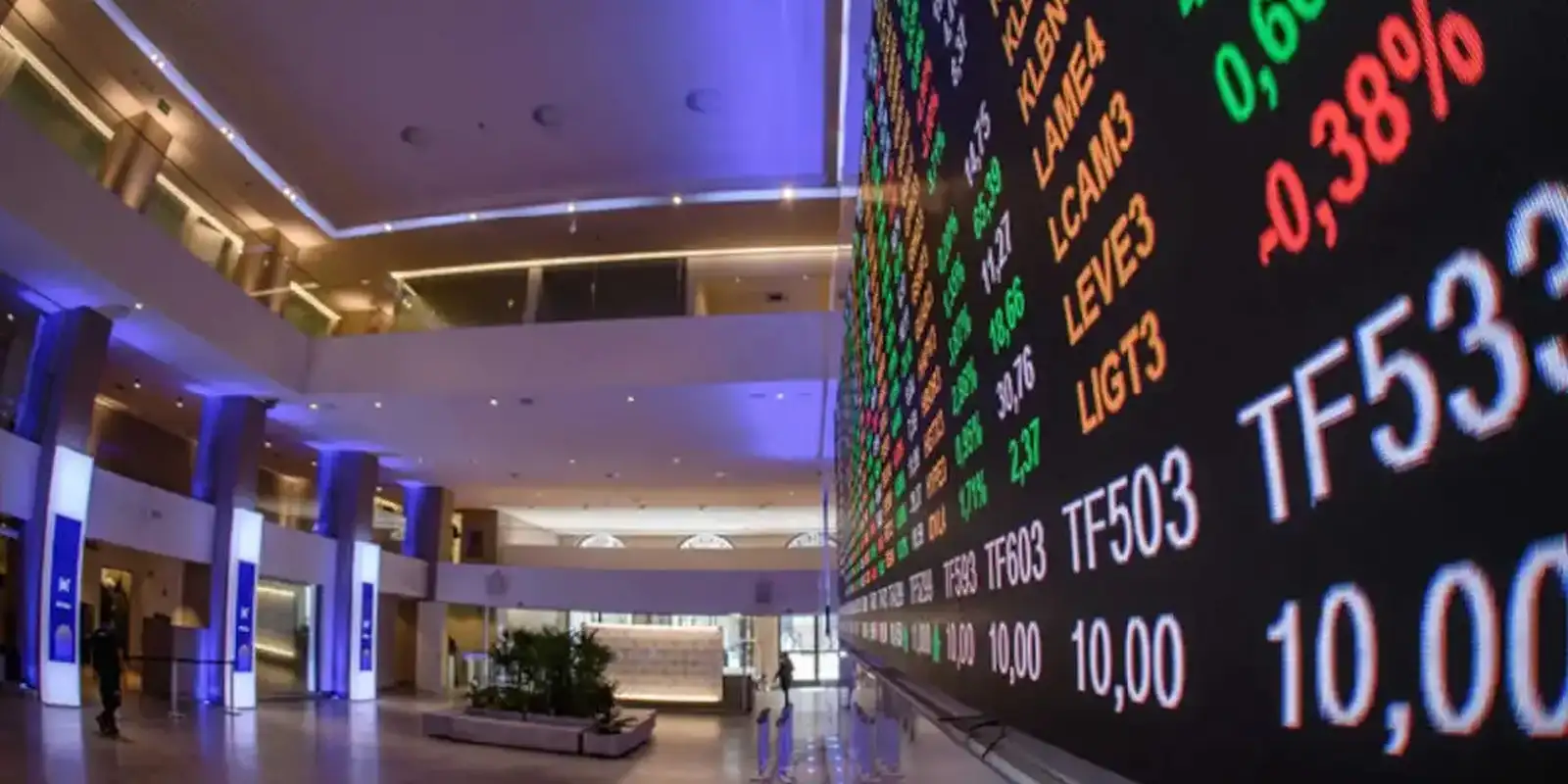 Bolsa interrompe sequência histórica de altas, mas mantém ganhos anuais