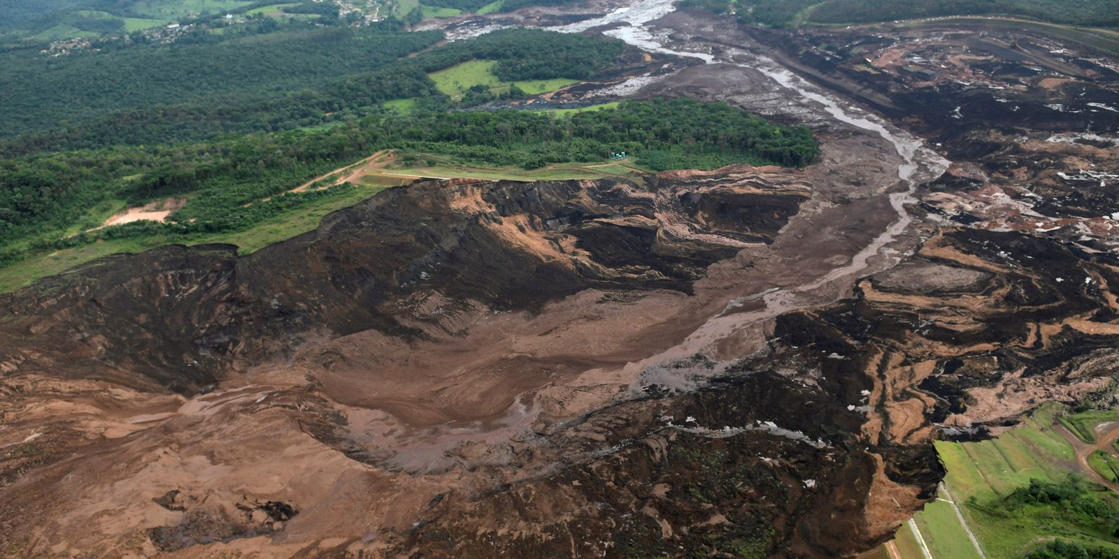 Corte alemã marca audiências em ação de vítimas de Brumadinho contra TÜV SÜD por R$ 3,2 bilhões