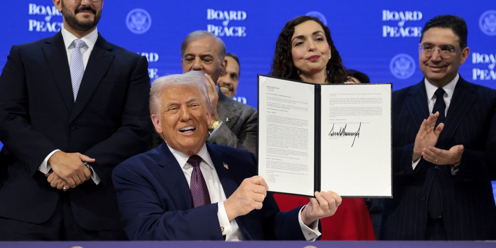 Trump lança conselho de paz controverso em Davos e gera debate mundial