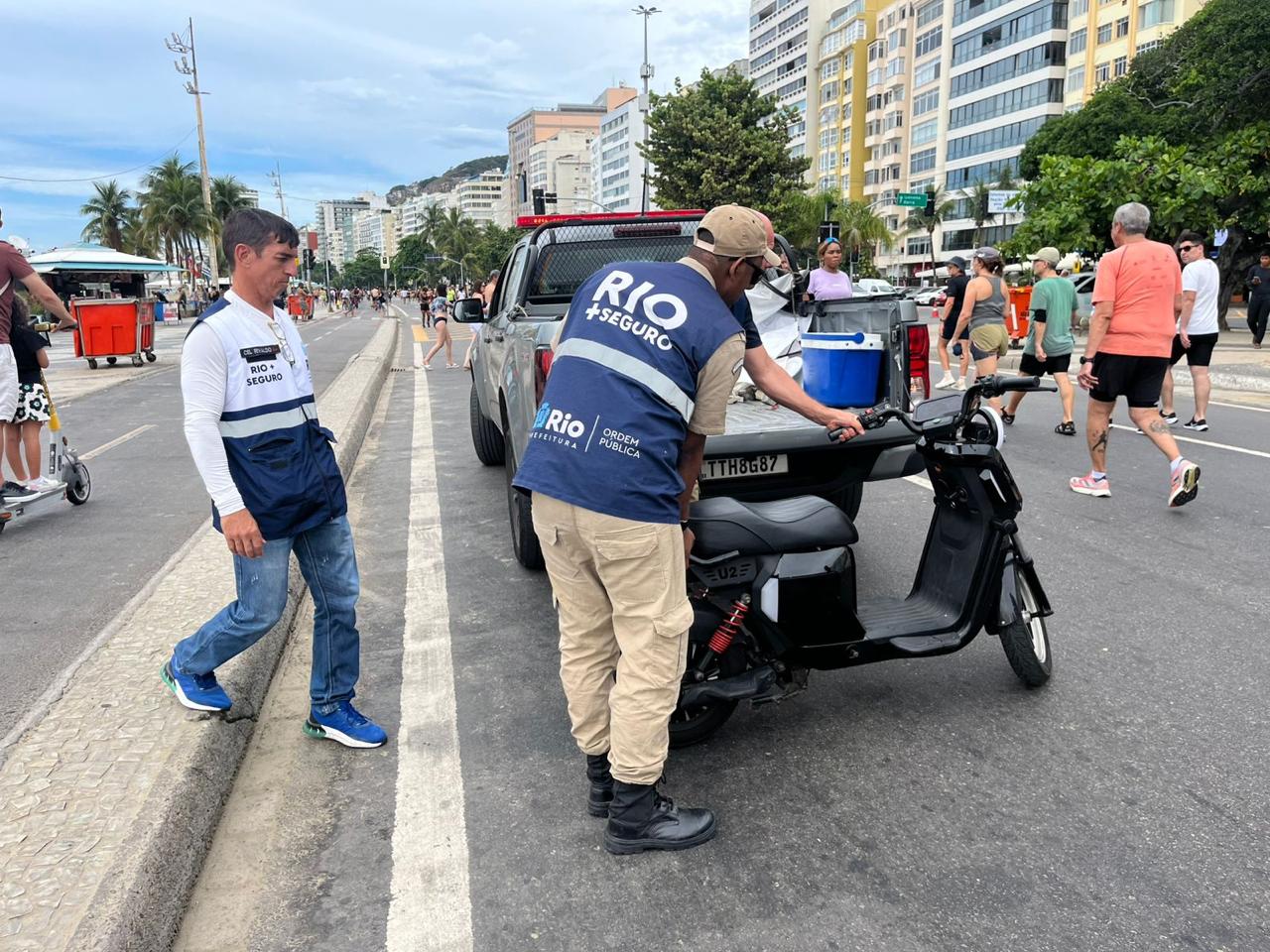 Ordem nas praias: Operação verão da Seop e GM apreende produtos e caixas de som no Rio