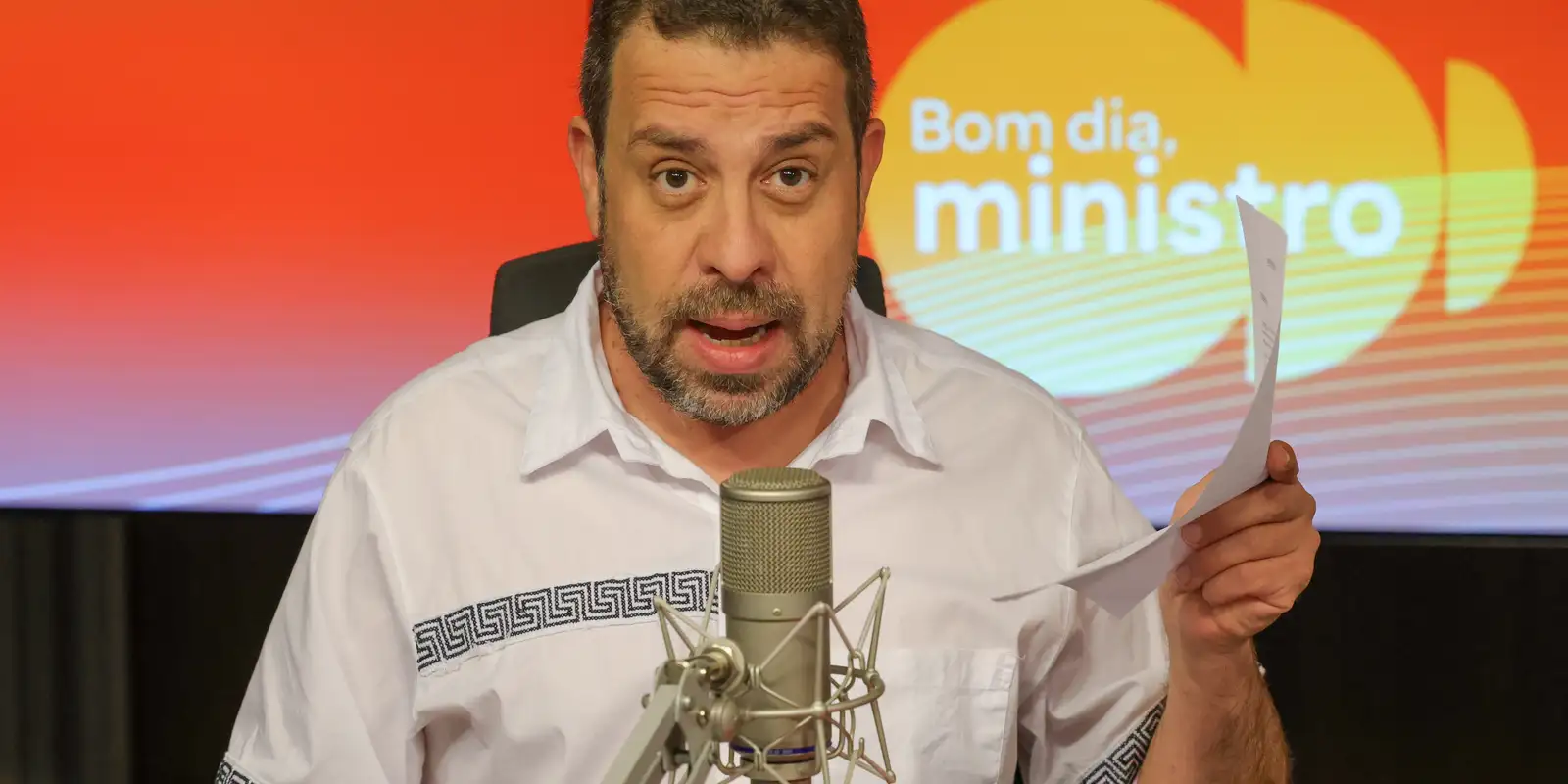Guilherme Boulos defende fim da escala 6×1 e prevê aumento de produtividade no Brasil