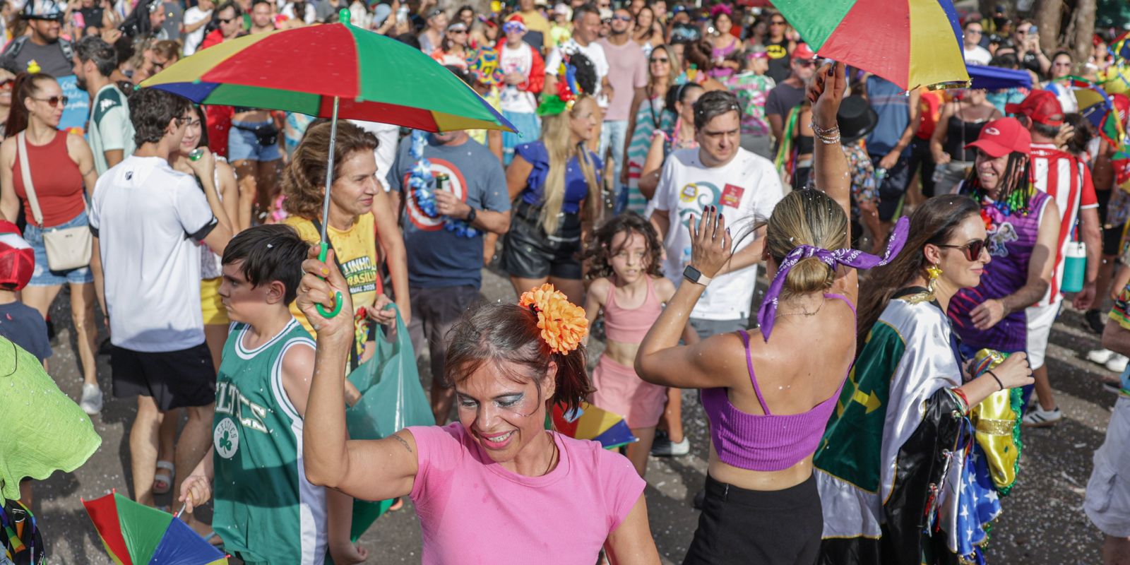 Galinho de Brasília: Frevo e futebol embalam carnaval em desafio ao hexa