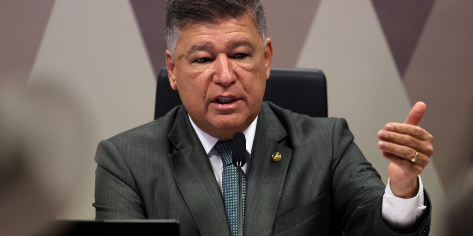 Viana recorre ao STF para obrigar banqueiro Daniel Vorcaro a depor na CPMI do INSS