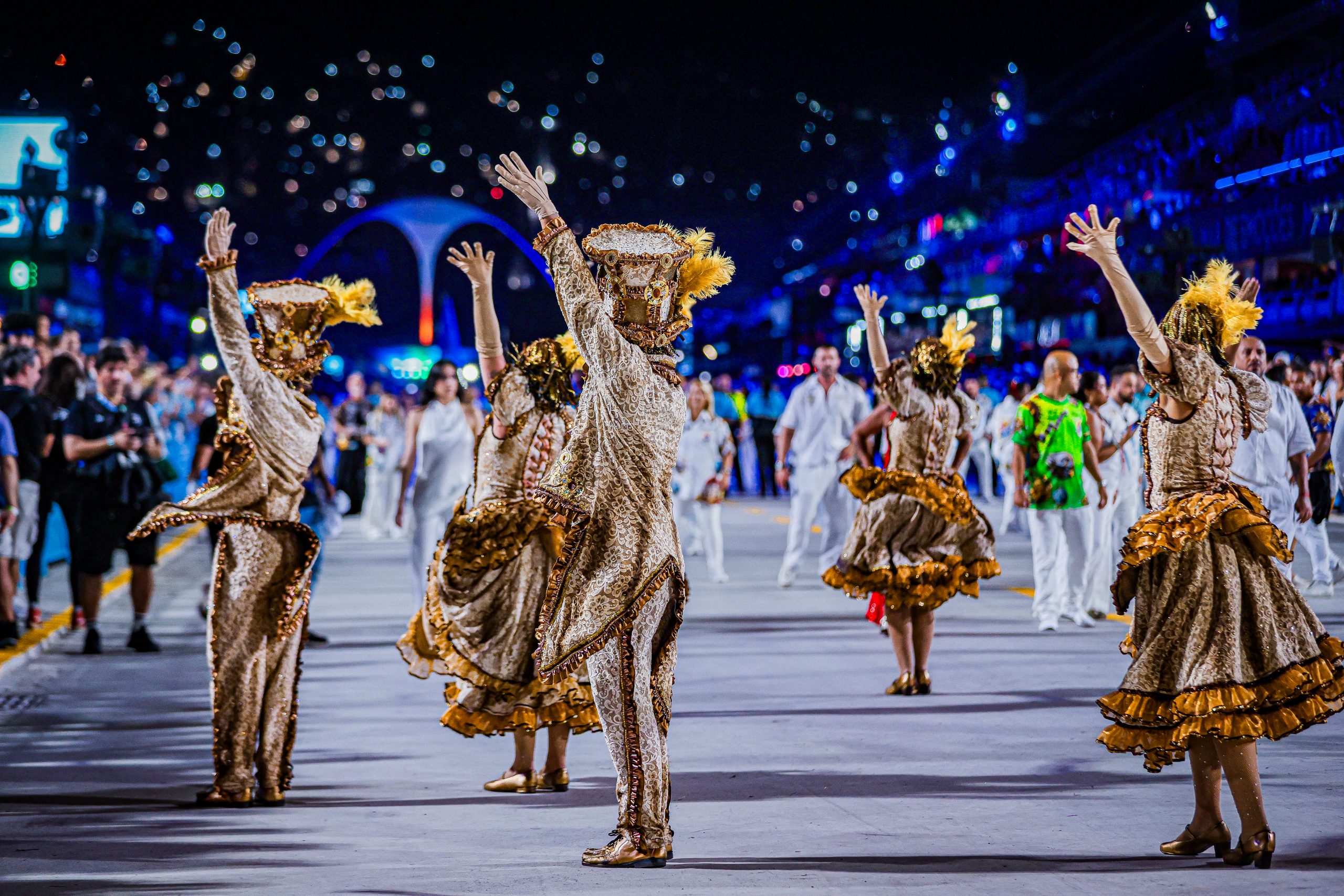 Carnaval 2026: balanço do 1º dia de desfiles na Sapucaí e a agenda completa para o sábado no Rio