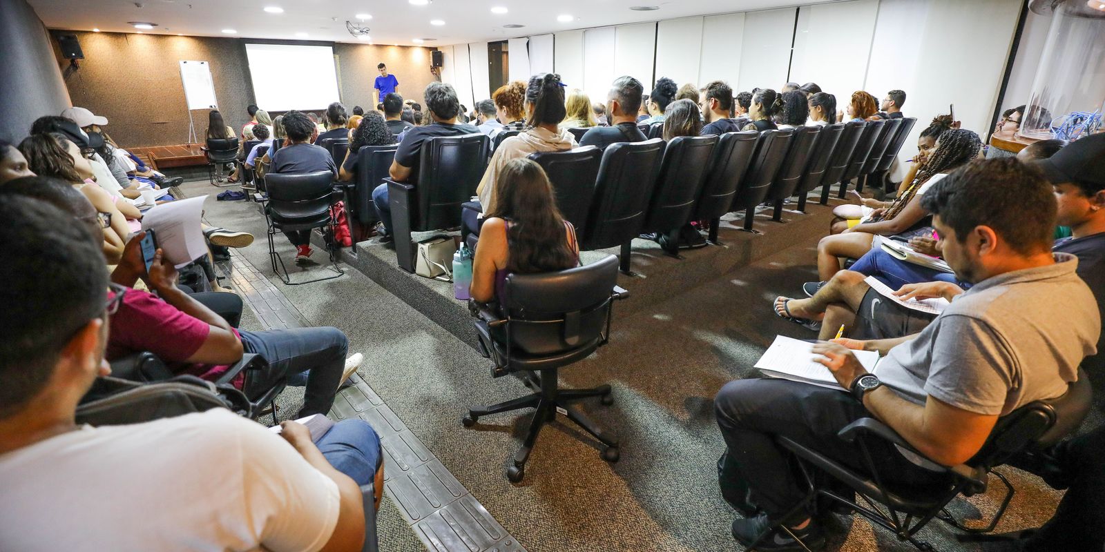 Professores de escolas públicas: intercâmbio no Panamá com tudo pago e 50 vagas abertas