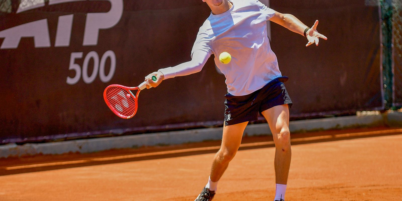 João Fonseca vence Thiago Monteiro em duelo de gerações e avança no Rio Open
