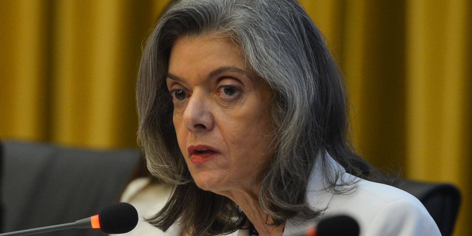 Cármen Lúcia vota contra gratificação de desempenho para aposentados do INSS; entenda a decisão