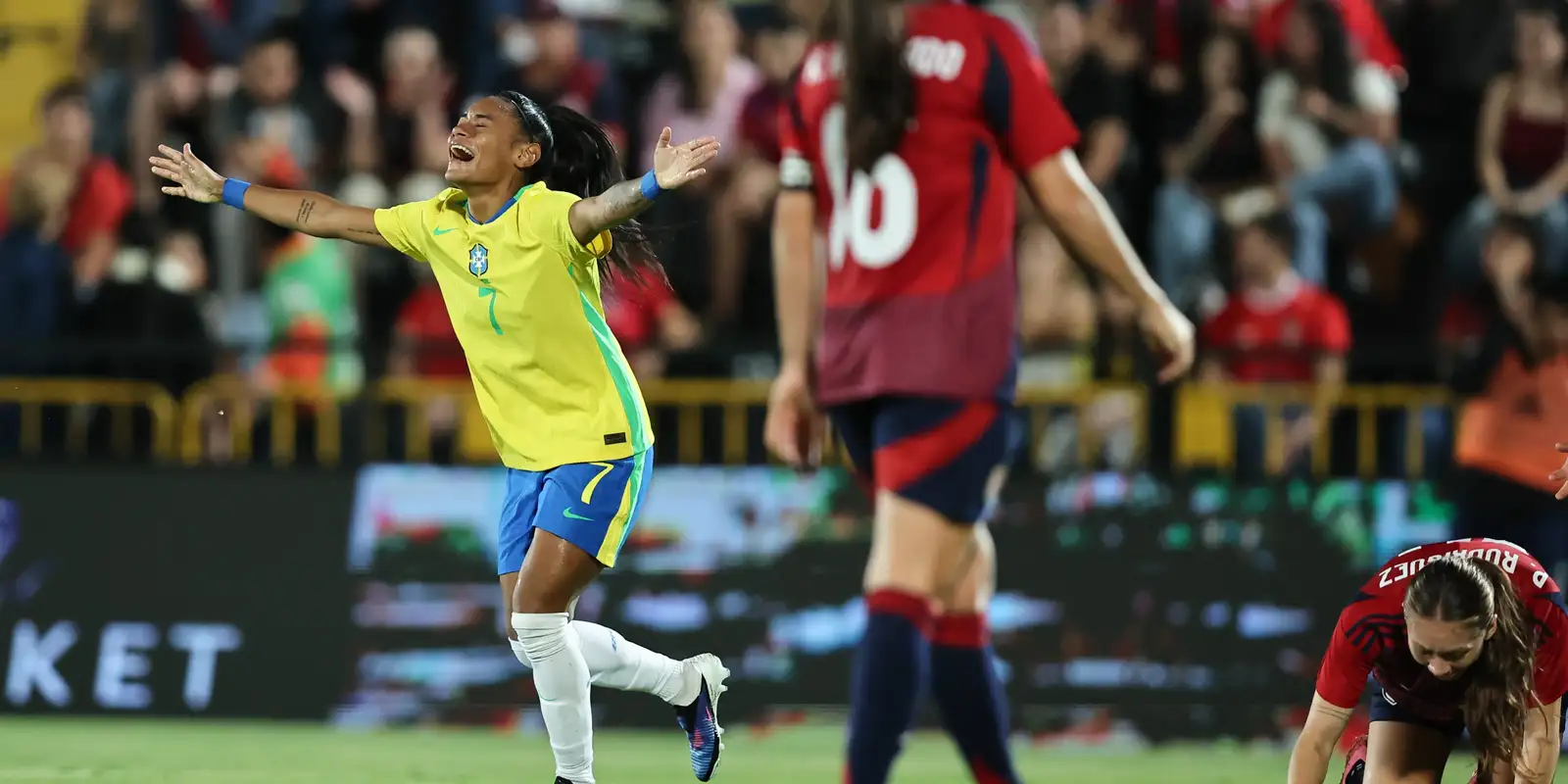 Seleção feminina goleia Costa Rica em amistoso e começa 2026 com o pé direito