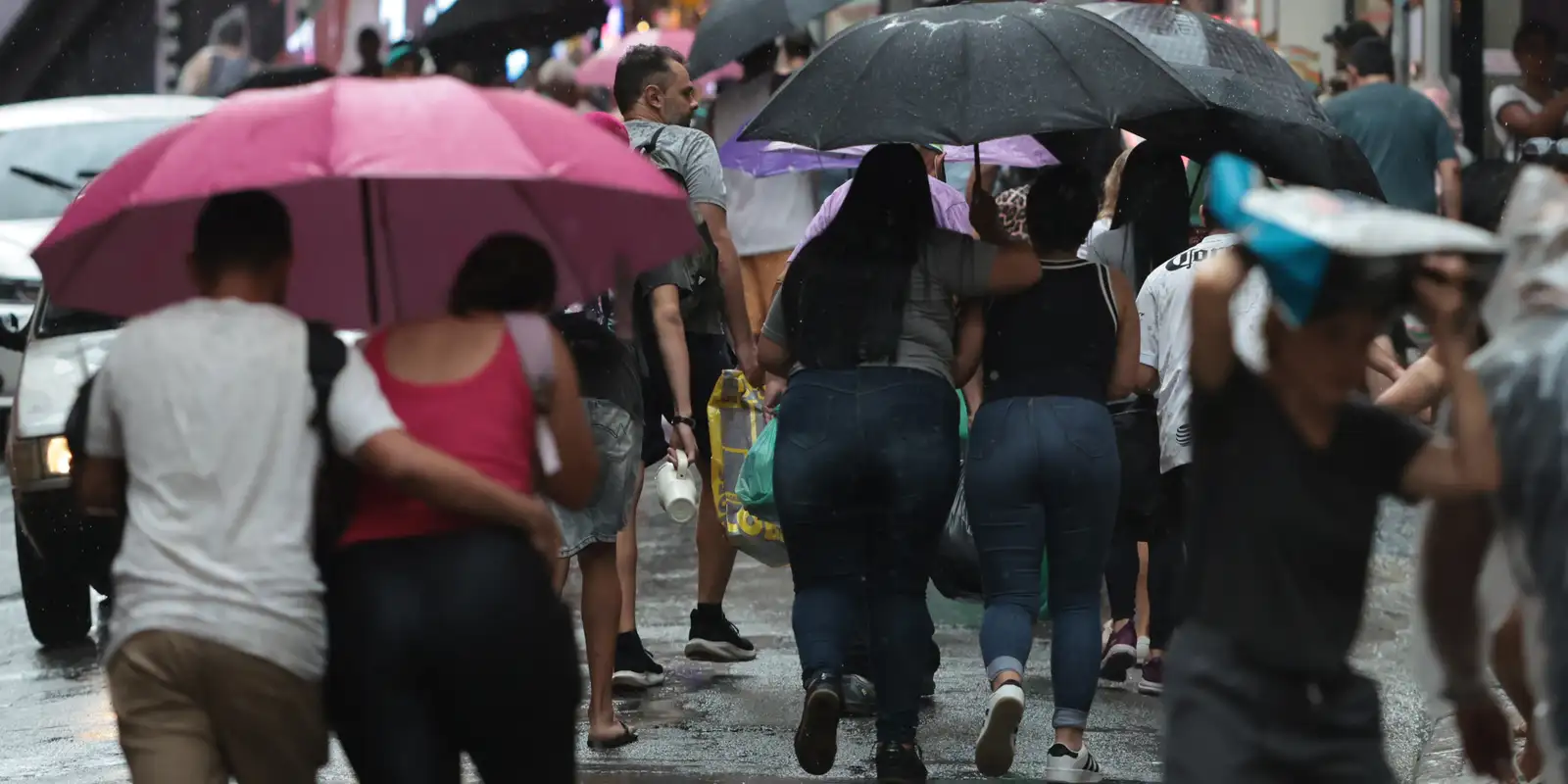 Alerta laranja: Inmet prevê chuvas fortes e ventos de até 100 km/h em vários estados
