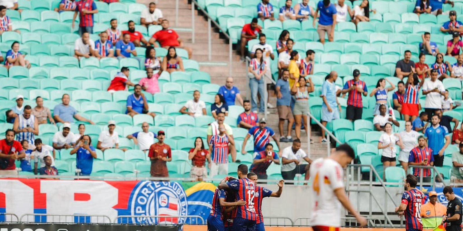 Bahia garante vaga na final do Campeonato Baiano após goleada na Fonte Nova