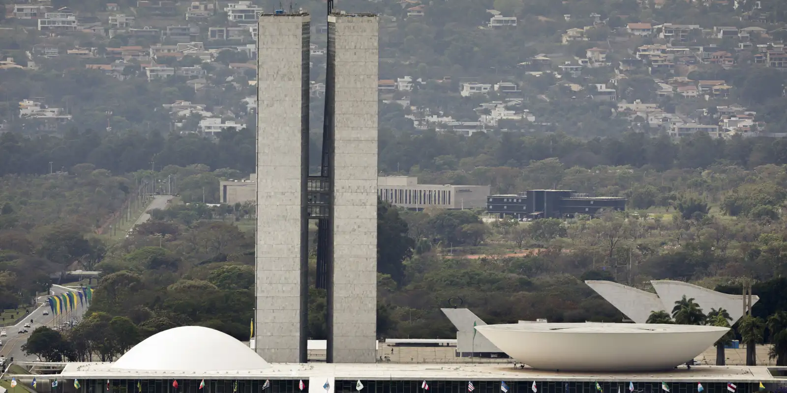 Lula sanciona reajuste salarial para o Legislativo, mas veta ‘penduricalhos’ que furariam teto